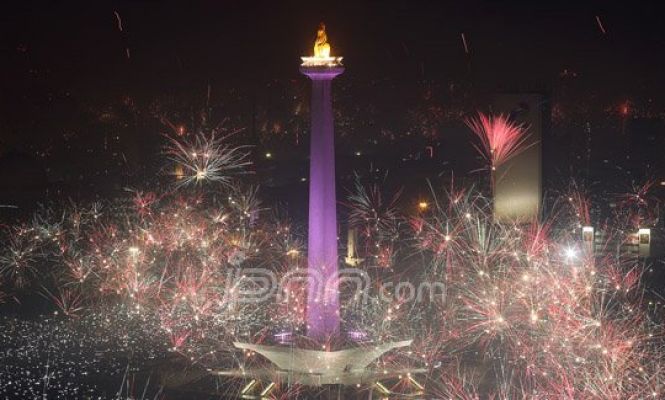 Inilah Suasana Malam Pergantian Tahun di Kawasan Monas Jakarta