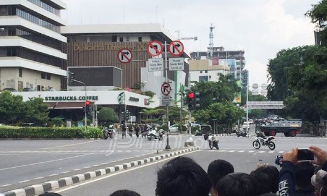 Dibantu TNI, Polisi Mengepung Kasawan MH Thamrin