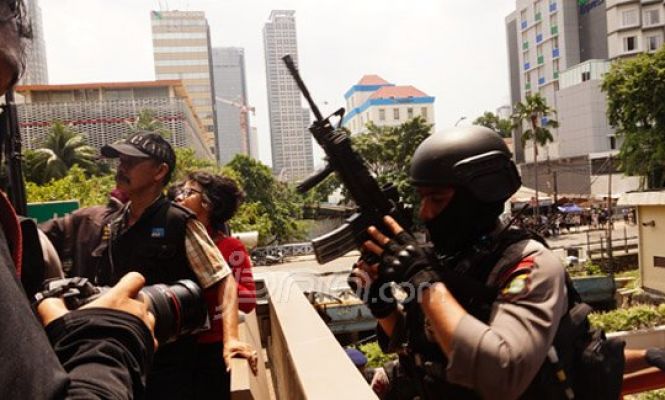 Sejumlah Gedung di Sekitar Starbucks dan Jakarta Theater Disisir