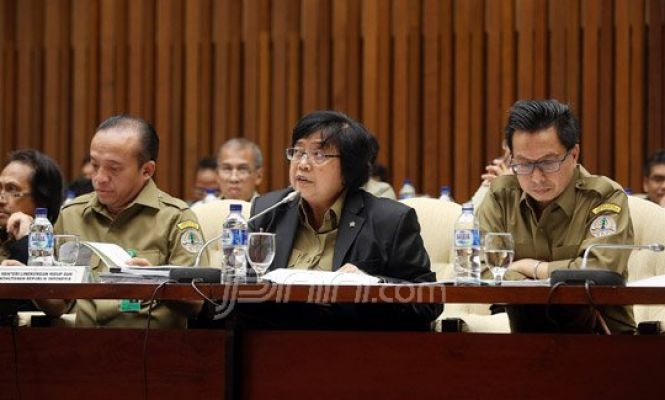Menteri Siti Nurbaya Raker Bersama Komisi IV DPR RI