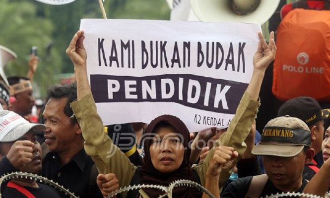 Honorer K2: Pak Presiden, Tolong Angkat Kami!