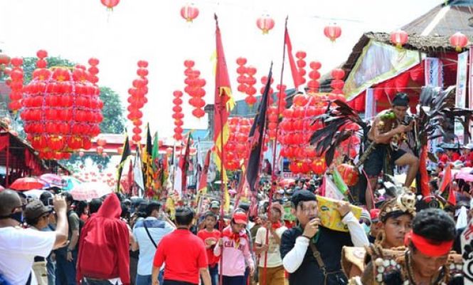 Puncak Perayaan Cap Go Meh di Singkawang Berlangsung Meriah