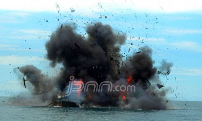 Delapan Kapal Nelayan Vietnam Kembali Diledakkan di Perairan Pulau Datuk Mempawah