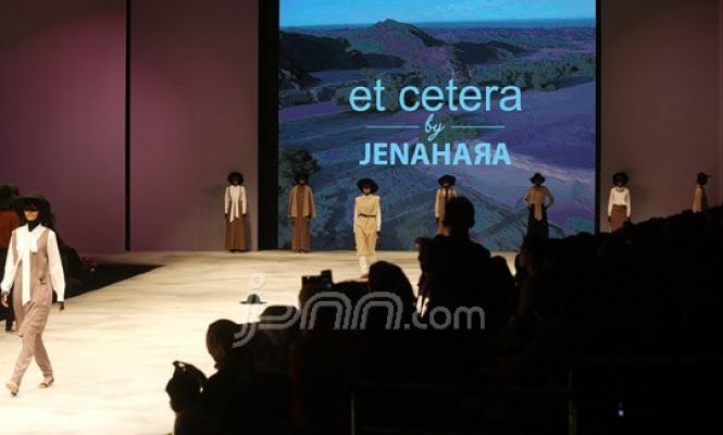 Indonesia Fashion Week 2016: Busana Hijab Karya Jenahara