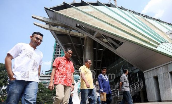 Bakal calon gubernur DKI Jakarta Sandiaga Uno Kunjungi Masjid Amir Hamzah TIM