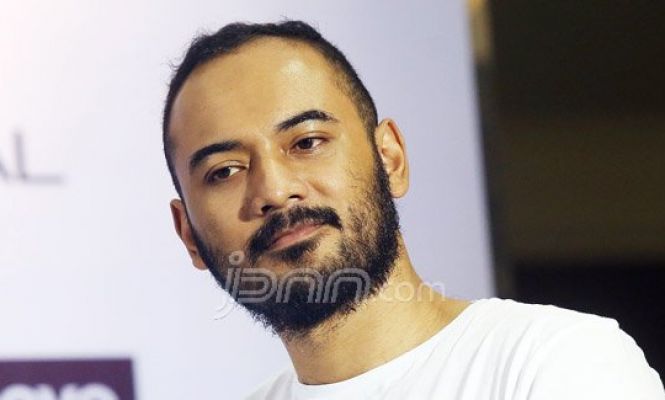 AADC2: Ario Bayu, Pemeran Trian