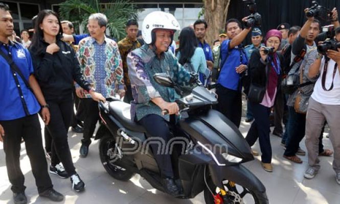 GREAT! Lihat Nih Sepeda Motor Listrik Karya Mahasiswa ITS Surabaya