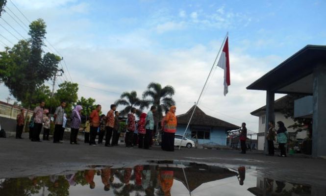 Bupati Purbalingga Marah Dapati Tiang Bendera Miring