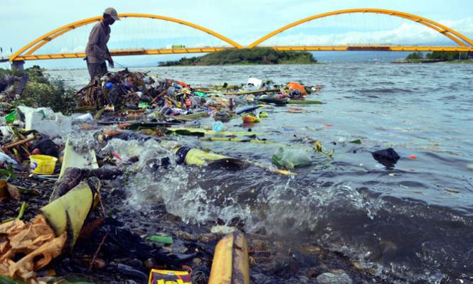 Jorok, Kondisi Sungai Palu Dipenuhi dengan Sampah