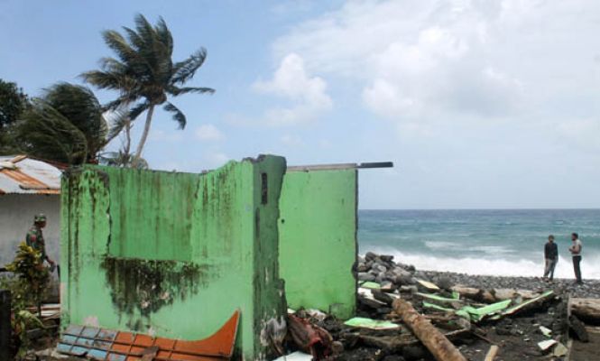 Dihantam Ombak, Sejumlah Rumah di Talawid Sangihe Hancur