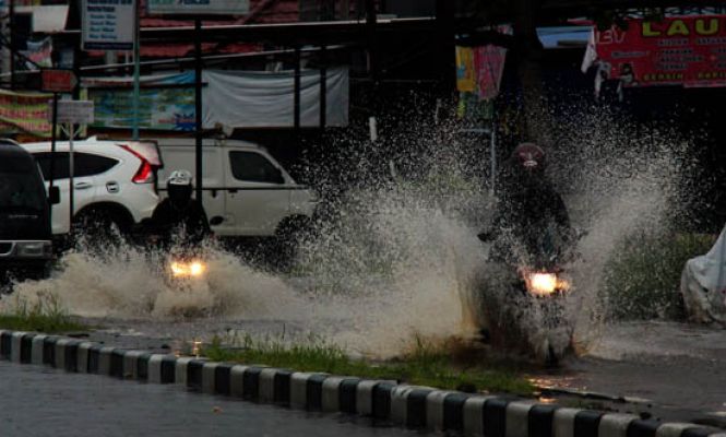 Hujan, Jalan-jalan di Palangka Raya Terendam