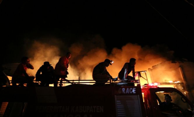 Kebakaran Melanda Pasar Simpong Banggai