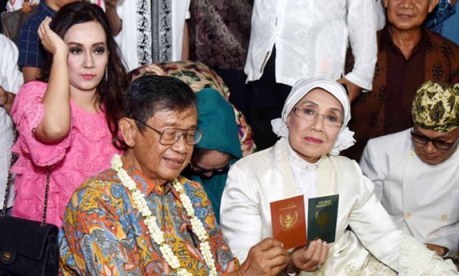 Nani Widjaja dan Ajip Rosidi Akhirnya Resmi Menikah