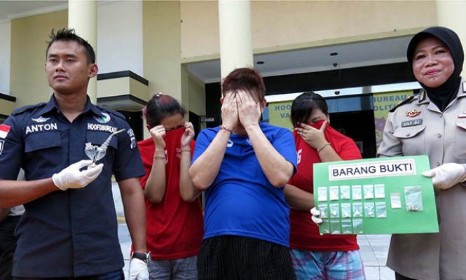 Alamak, Pasutri dan Pembantu Tertangkap Nyabu