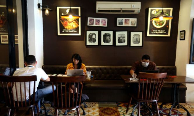 Uji Coba Pembukaan Restoran di Ruang Tertutup