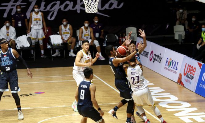 Laga IBL Tangerang Hawks Basketball Club Vs Evos Thunder Bogor