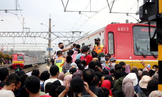 Stasiun Bogor Mengalami Lonjakan Pengguna KRL