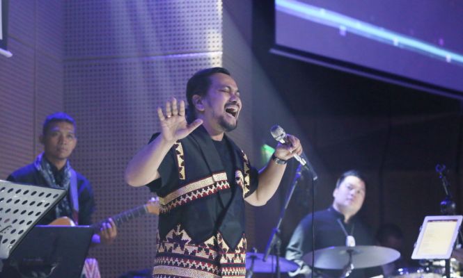Penampilan Tompi di Wajah Baru Galeri Indonesia Kaya