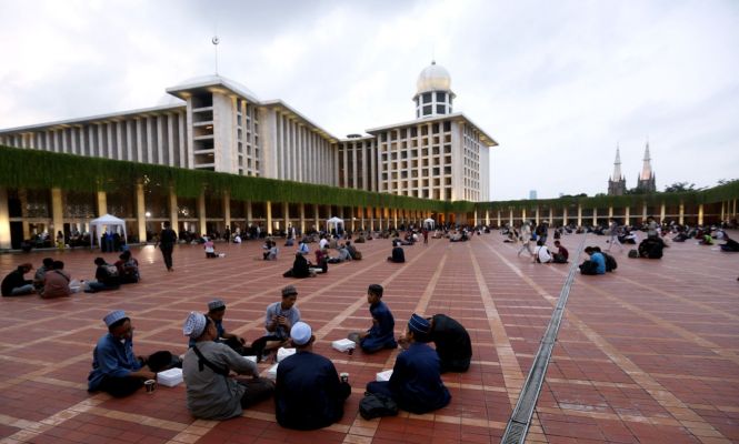 Aktivitas Warga Saat Bulan Ramadan di Masjid Istiqlal