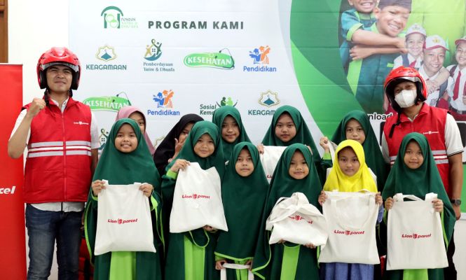 Kurir Lion Parcel Berbagi Bersama Anak Yatim & Dhuafa di Bulan Ramadan