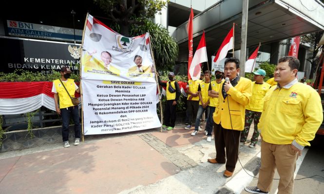 Gerakan Bela Kader Golkar Aksi ke kantor LBP Desak Revisi CAKADA PG