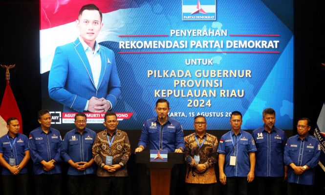 Partai Demokrat Serahkan Surat Rekomendasi Kepada 55 Bacakada