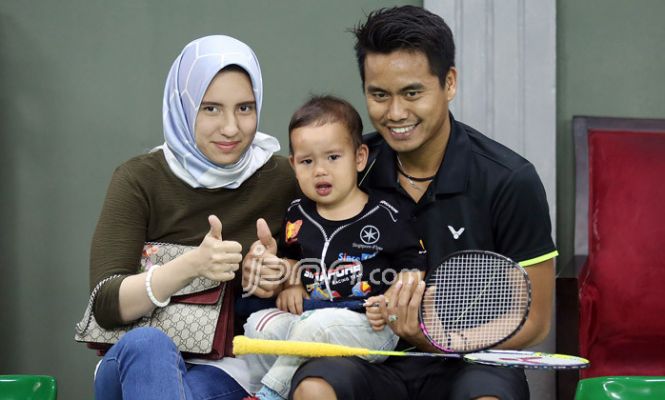 Pebulutangkis Tontowi Ahmad Bersama Keluarga