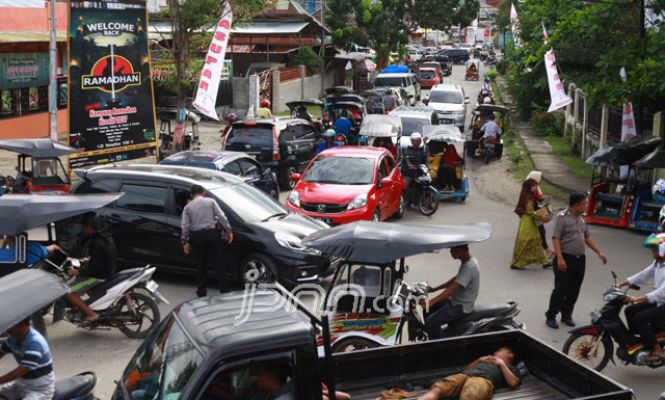 Macet Jelang Buka Puasa