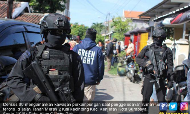 Rumah Terduga Teroris di Surabaya Digeledah