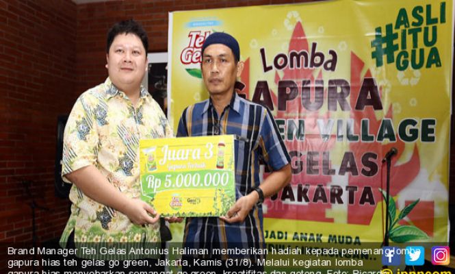 Teh Gelas Serahkan Hadiah Pemenang Lomba Gapura Hias