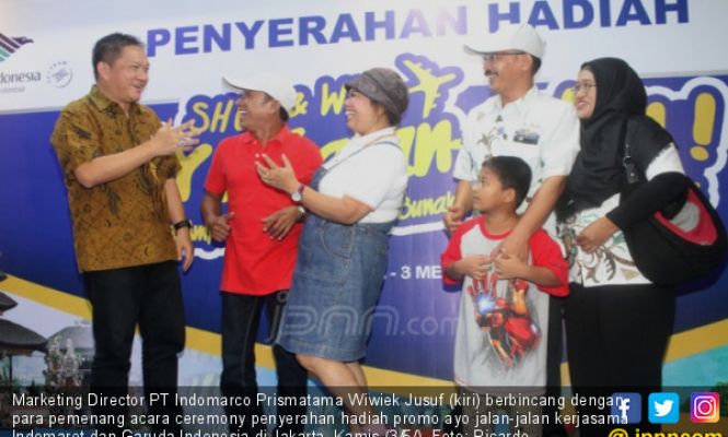 Indomaret Serahkan Hadiah Promo Ayo Jalan-Jalan