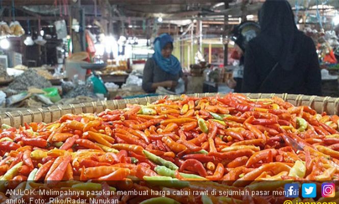 Pasokan Melimpah, Harga Cabai Anjlok