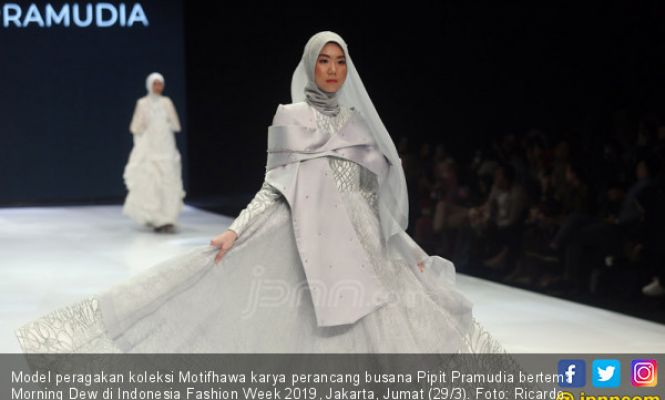 Perancang Busana Pipit Pramudia Tampil di Indonesia Fashion Week 2019