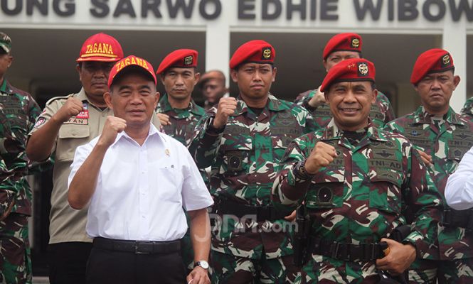 Menteri Muhadjir Pimpin Apel Siaga Tagana di Markas Kopassus