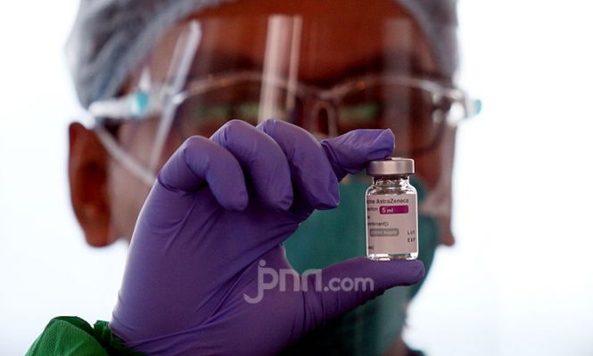 Disuntik Vaksin AstraZeneca, Sandiaga Ikut Vaksinasi bagi Pelaku Pariwisata dan Ekonomi Kreatif