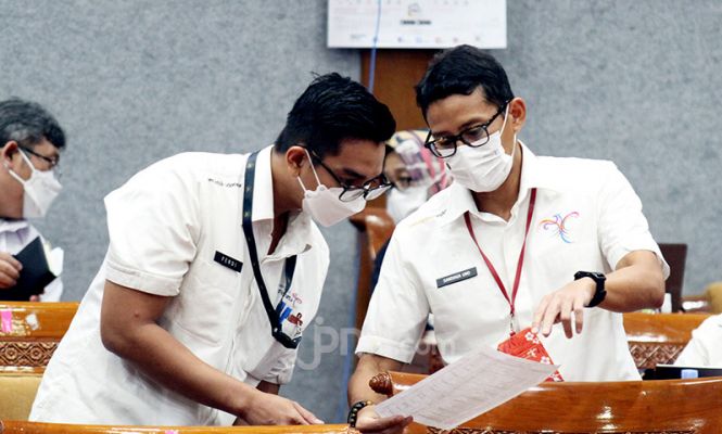 Menparekraf Sandiaga Uno Hadiri Rapat Kerja Komisi X DPR