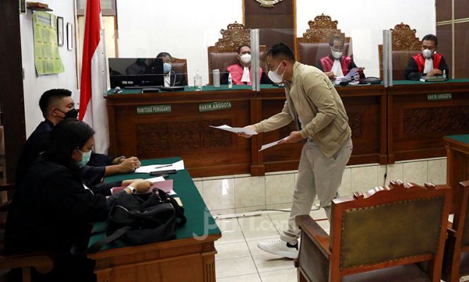 Vicky Prasetyo Jalani Sidang Perkara Pencemaran Nama Baik