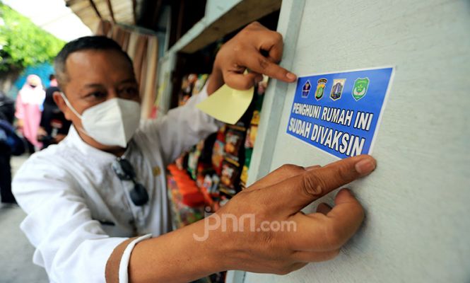 Stiker untuk Rumah yang Penghuninya Telah Divaksin