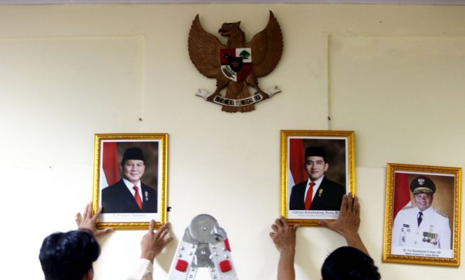 Pemasangan Foto Presiden dan Wakil Presiden 2024-2029 di Sekolah