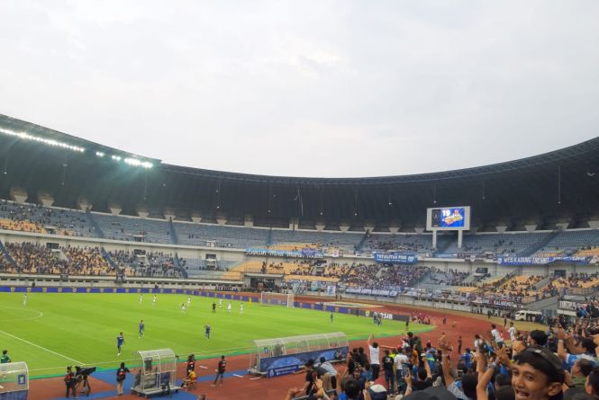 Ratusan Penonton Arema vs Persebaya Meninggal Dunia, PT LIB Hentikan Sementara Liga 1