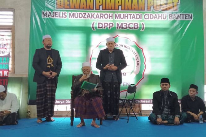 Dikunjungi Prabowo, Abuya Muhtadi Bakal Tetap Mendukung Ganjar-Mahfud