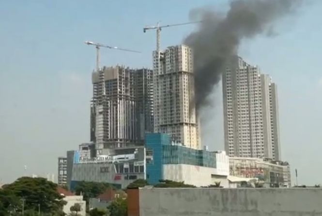 Apartemen di Pakuwon City Mall Surabaya Terbakar, Asap Membumbung Tinggi
