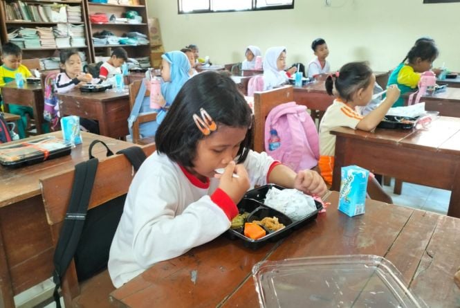 Soal Makan Bergizi Gratis, Orang Tua Siswa di Solo: Senang, Bisa Hemat